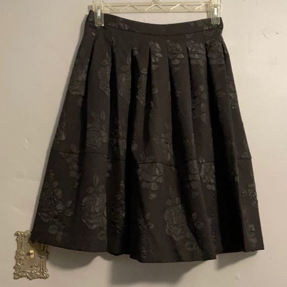 Black rose A line skirt - Picture 1 of 3
